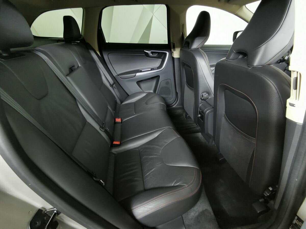 Б/У Вольво ИксЦ60 2012 года. Фото: #11