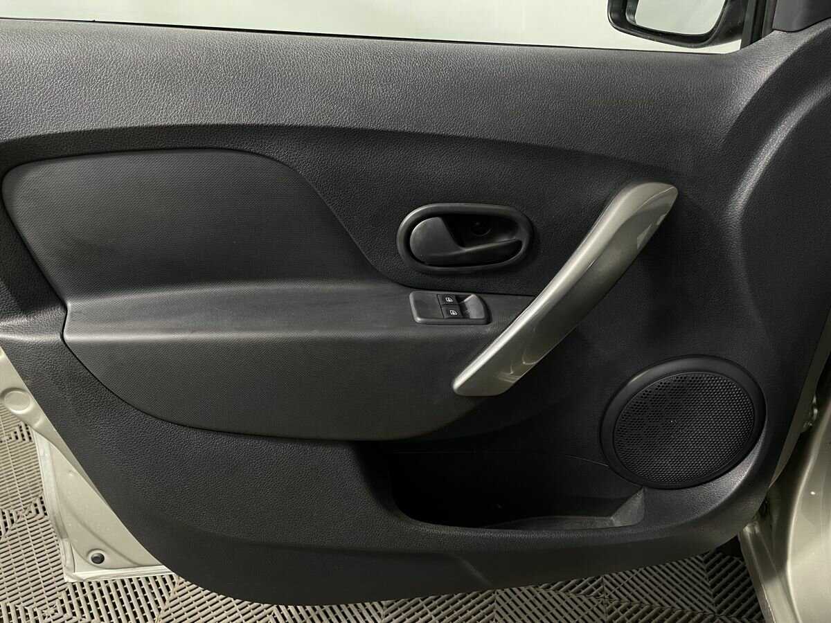 Б/У Рено Логан 2018 года. Фото: #7