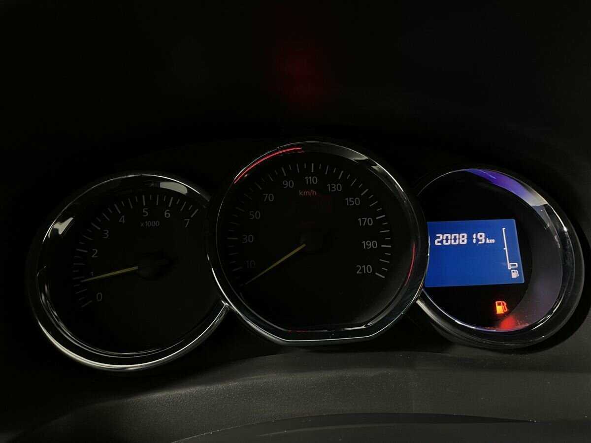 Б/У Рено Логан 2018 года. Фото: #10