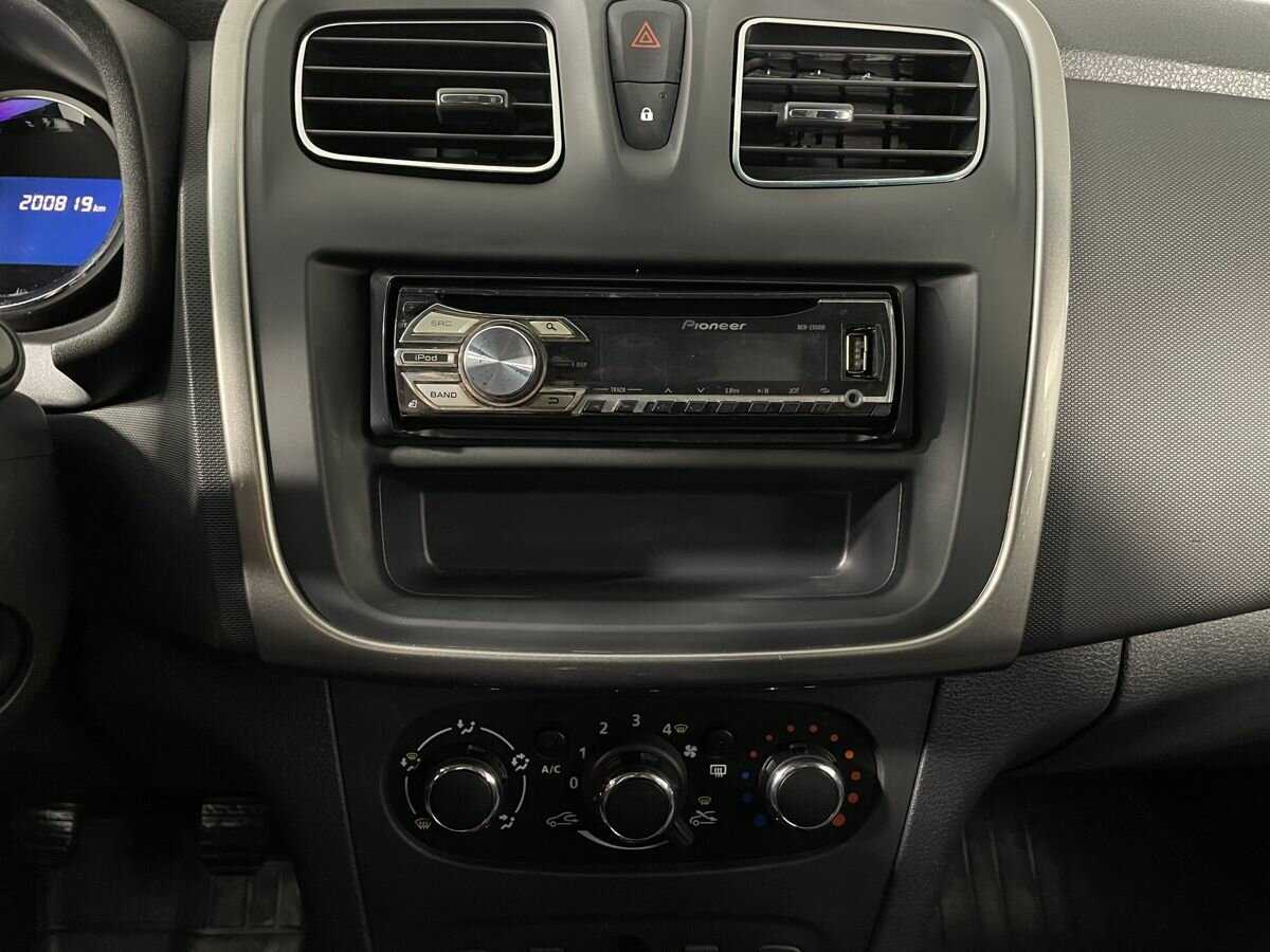 Б/У Рено Логан 2018 года. Фото: #11