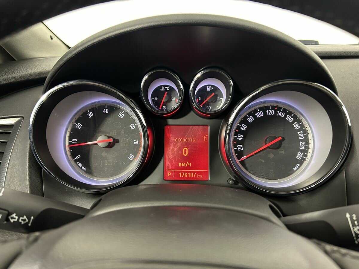 Б/У Опель Астра 2012 года. Фото: #10