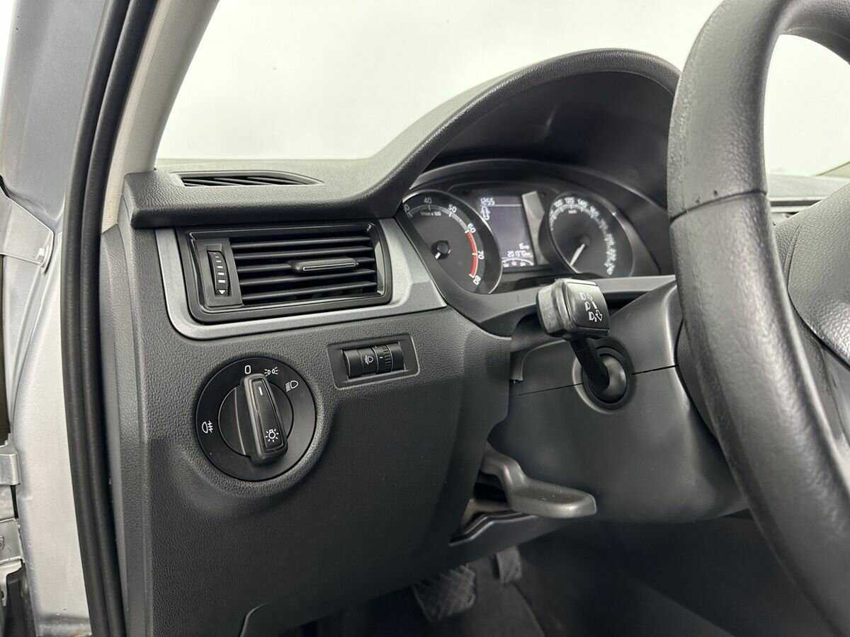 Б/У Шкода Рапид 2018 года. Фото: #8