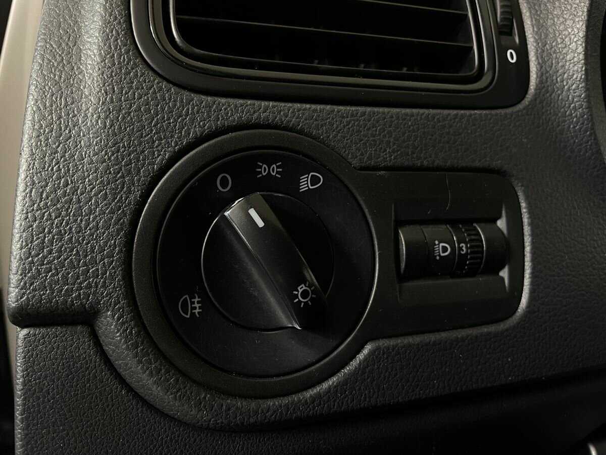 Б/У Фольксваген Поло 2017 года. Фото: #8