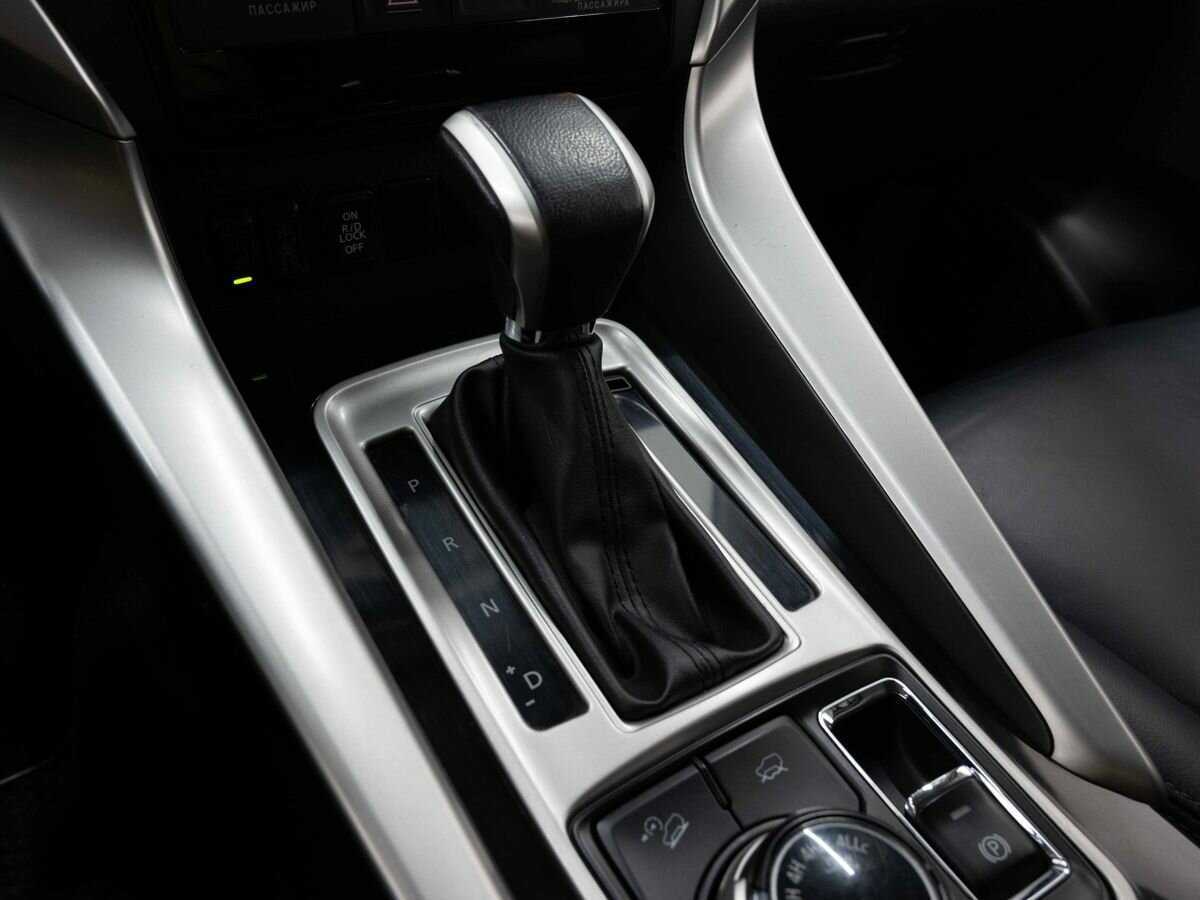 Mitsubishi Pajero Sport 2017 года с пробегом. Фото: #22