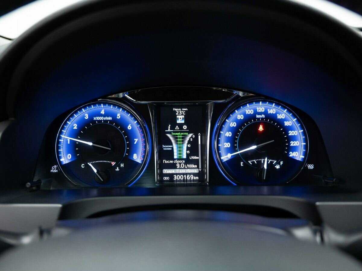 Б/У Тойота Камри 2016 года. Фото: #17