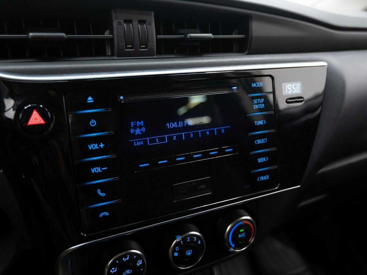 Б/У Тойота Королла 2017 года. Фото: #17