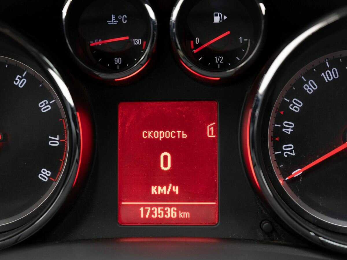 Б/У Опель Астра 2013 года. Фото: #13