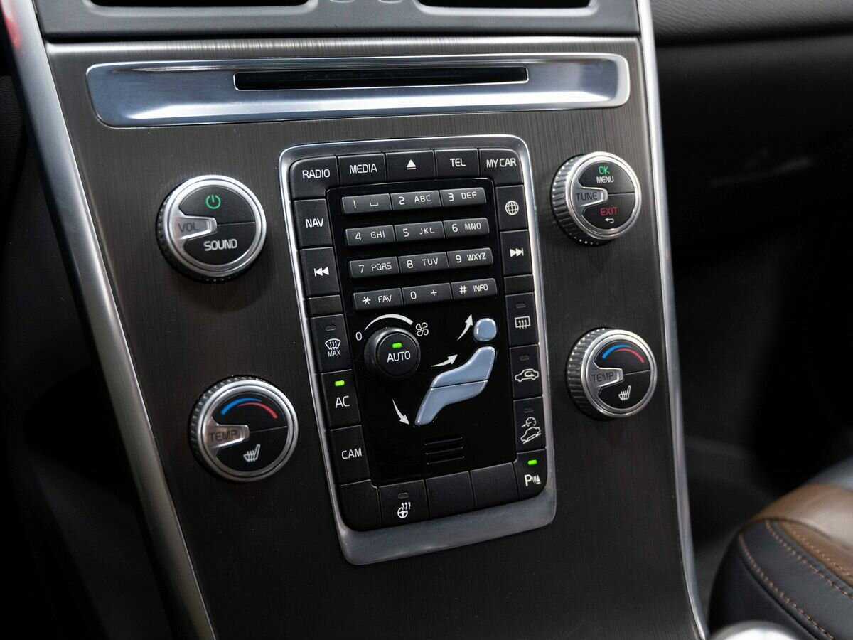 Б/У Вольво ИксЦ60 2014 года. Фото: #22