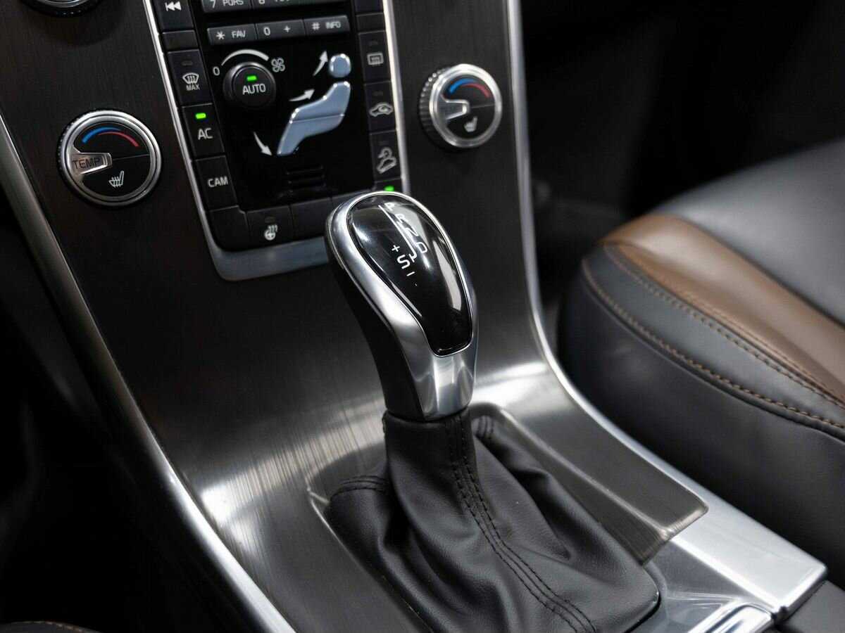 Б/У Вольво ИксЦ60 2014 года. Фото: #23