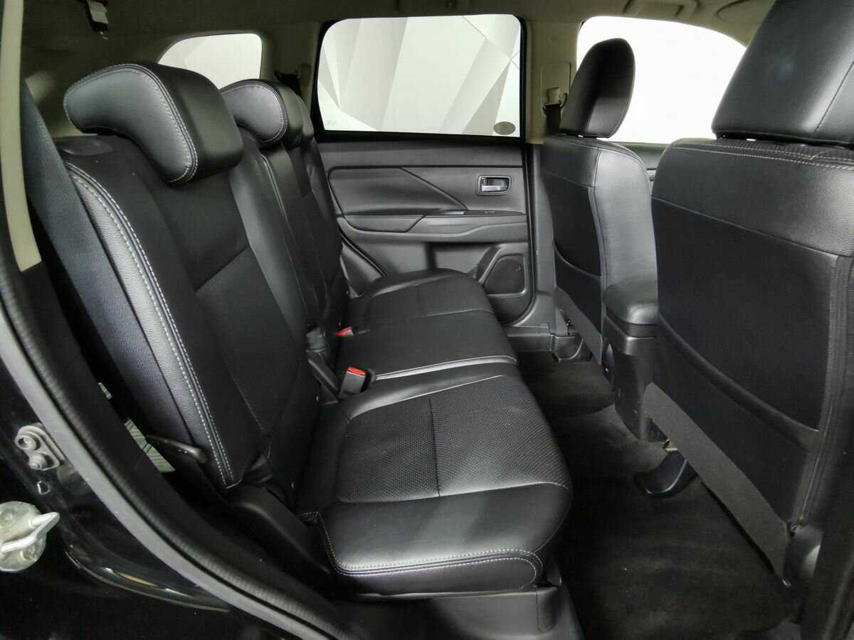 Б/У Митсубиши Оутлэндер 2016 года. Фото: #11