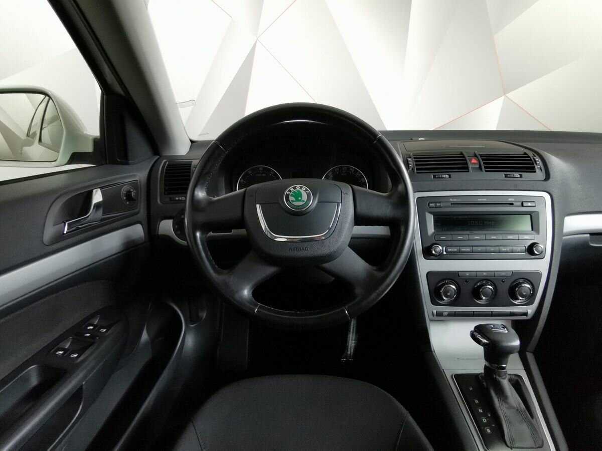 Б/У Шкода Октавия 2012 года. Фото: #14