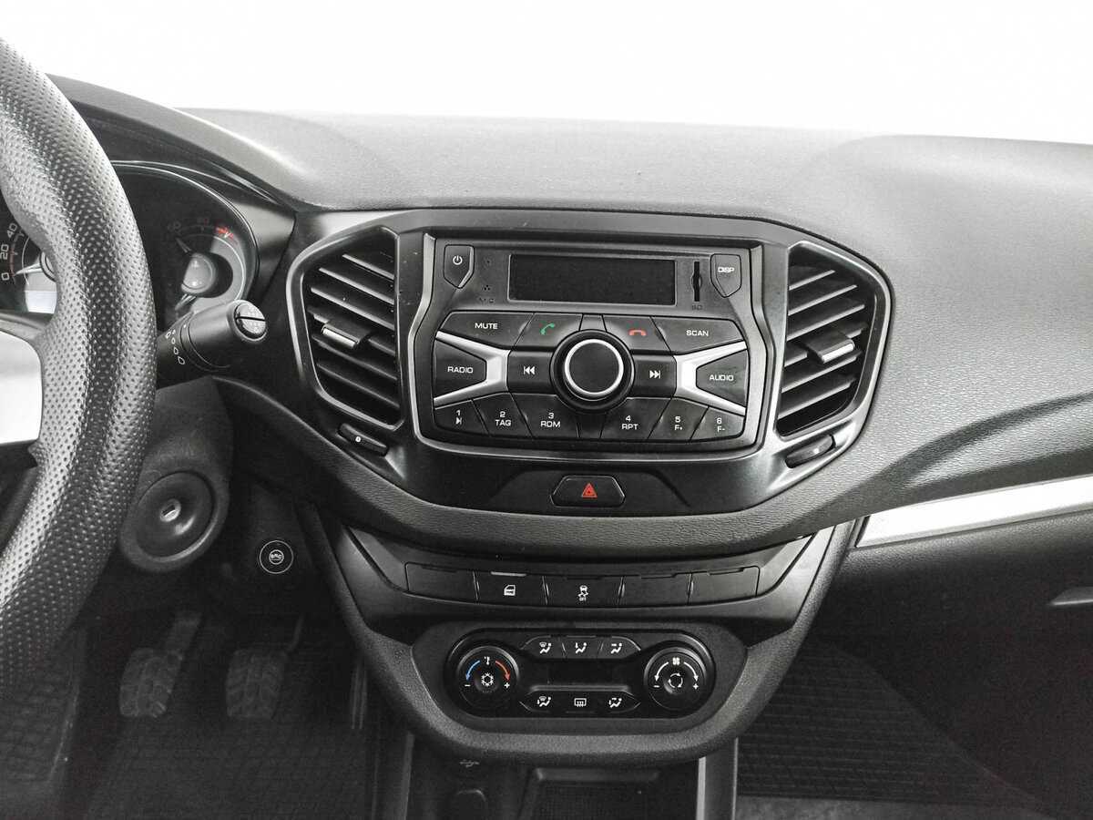 Б/У Лада (ВАЗ) Веста 2017 года. Фото: #12