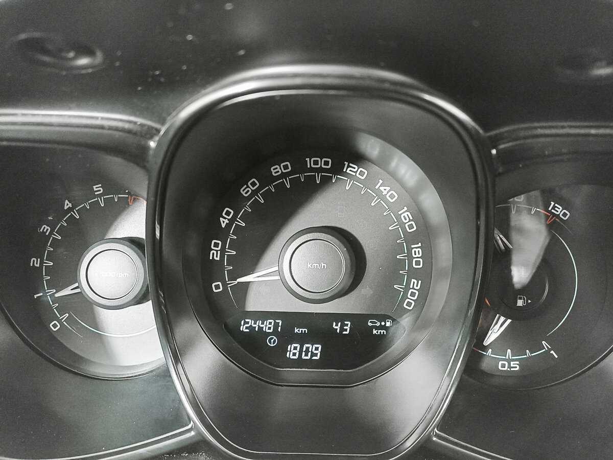 Б/У Лада (ВАЗ) Веста 2017 года. Фото: #10