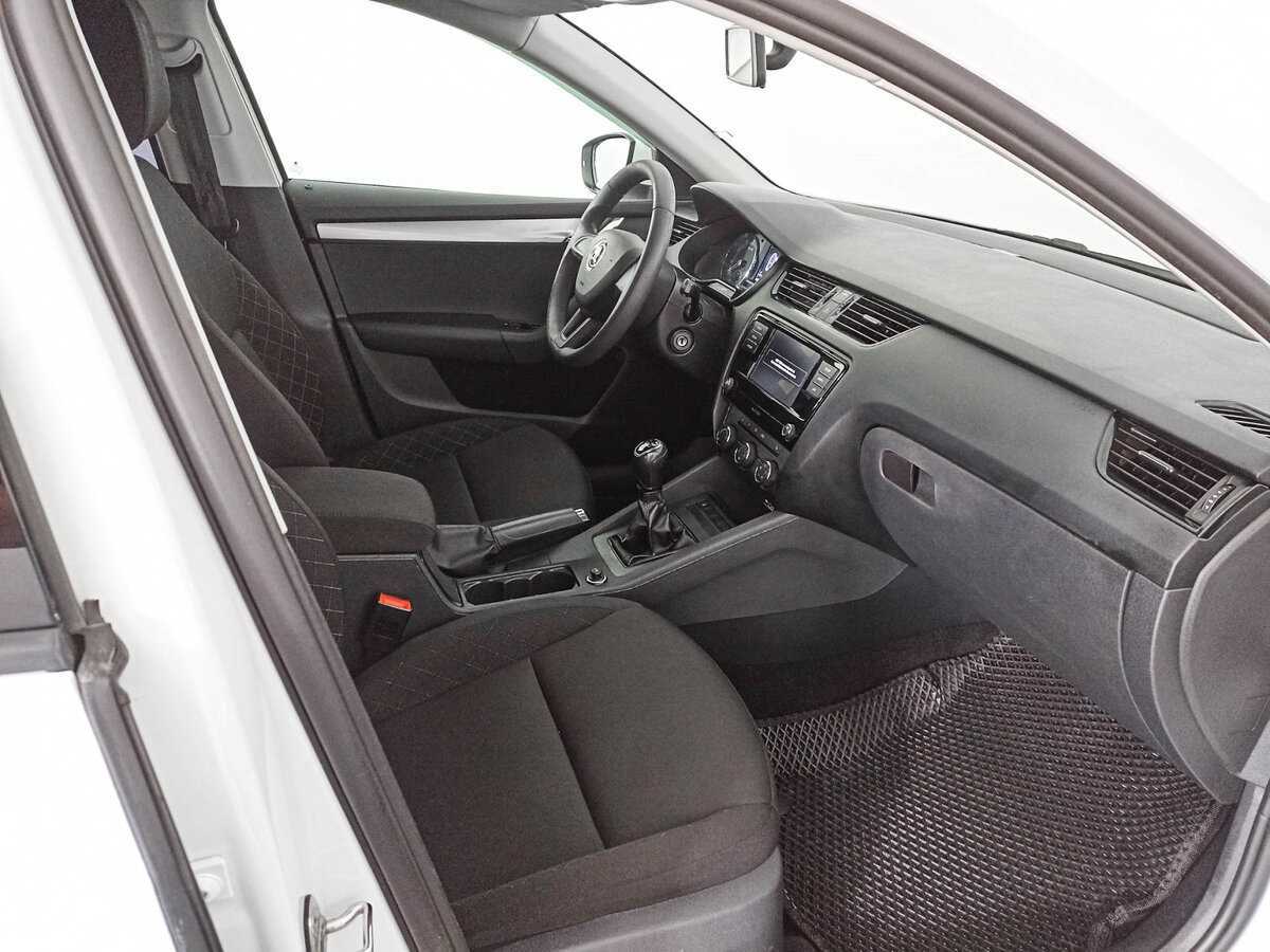 Б/У Шкода Октавия 2019 года. Фото: #8