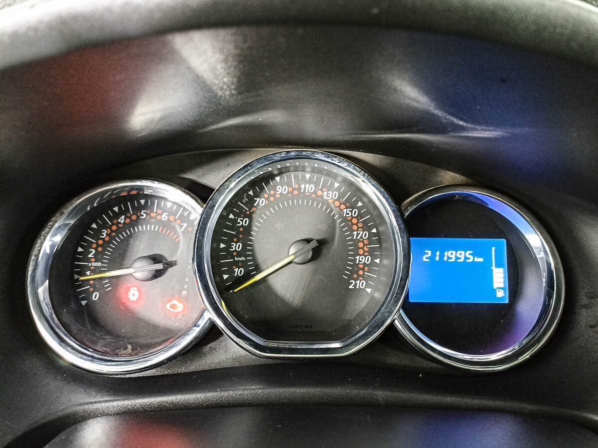 Б/У Рено Сандеро 2017 года. Фото: #10