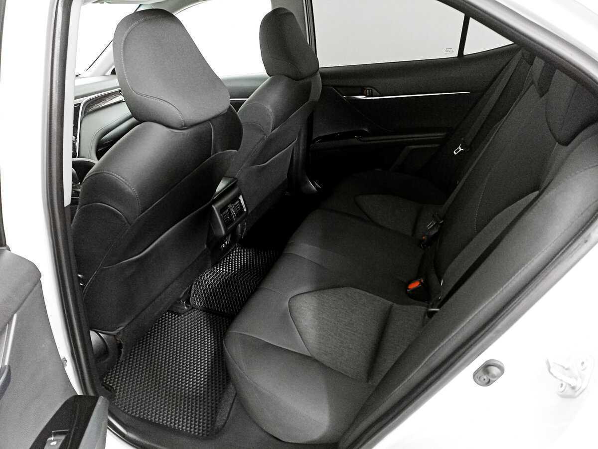 Б/У Тойота Камри 2019 года. Фото: #8