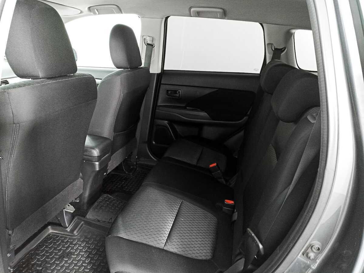 Б/У Митсубиши Оутлэндер 2014 года. Фото: #5