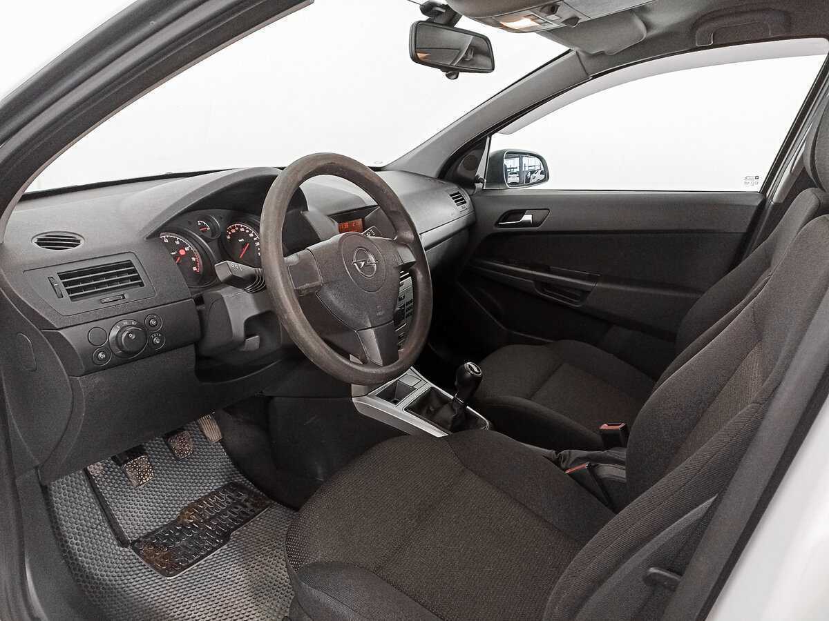 Б/У Опель Астра 2013 года. Фото: #13