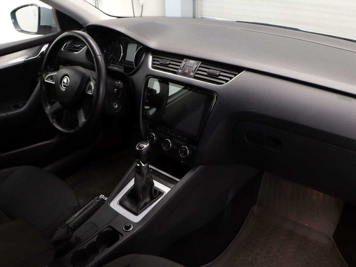 Б/У Шкода Октавия 2013 года. Фото: #6