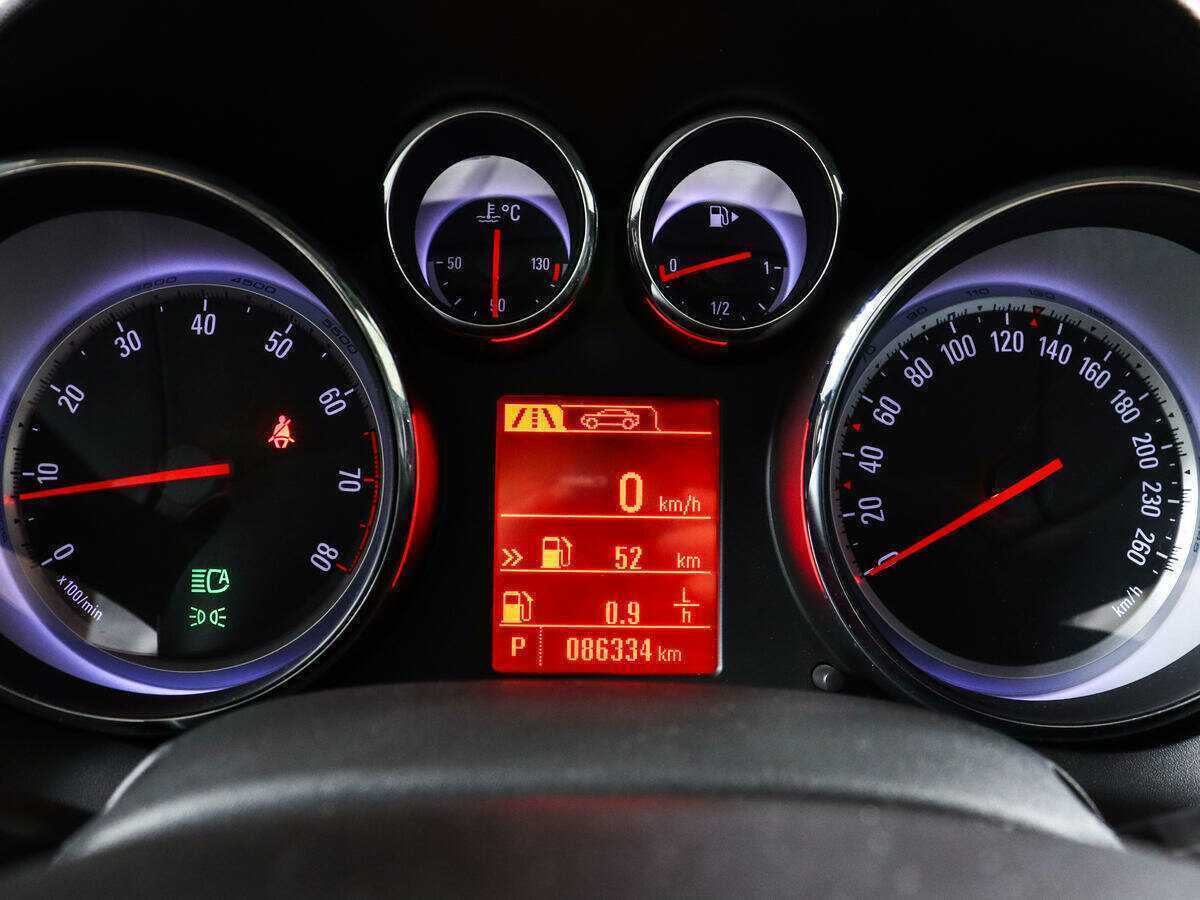 Б/У Опель Астра 2012 года. Фото: #8