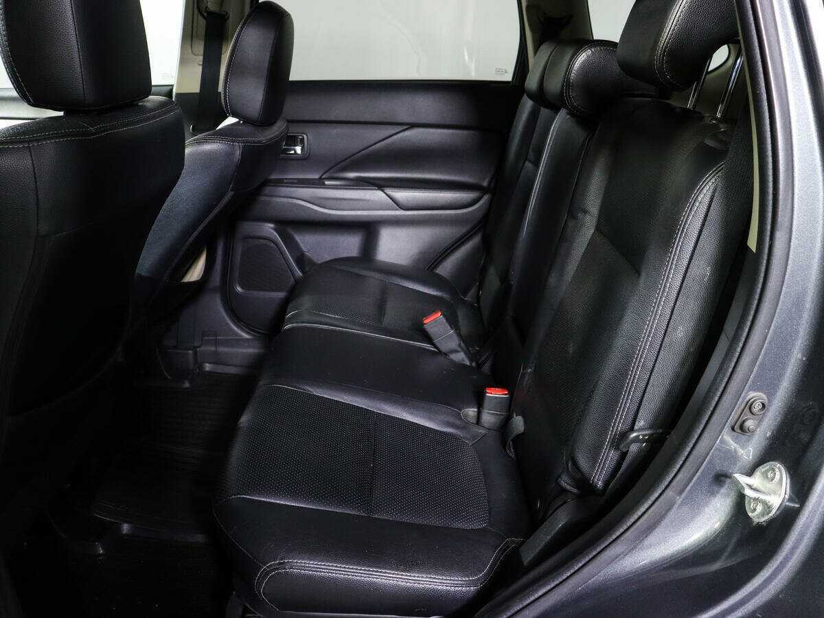 Б/У Митсубиши Оутлэндер 2013 года. Фото: #7