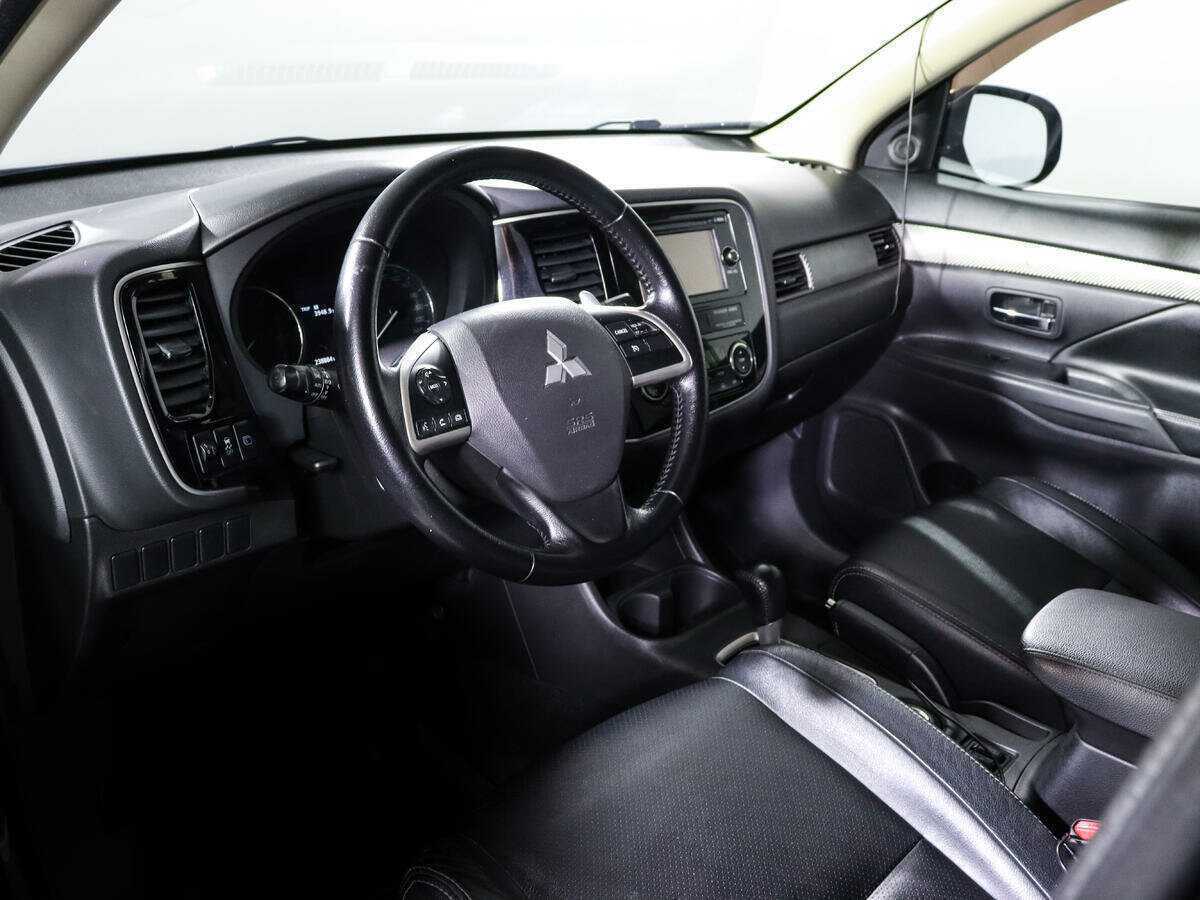 Б/У Митсубиши Оутлэндер 2013 года. Фото: #11