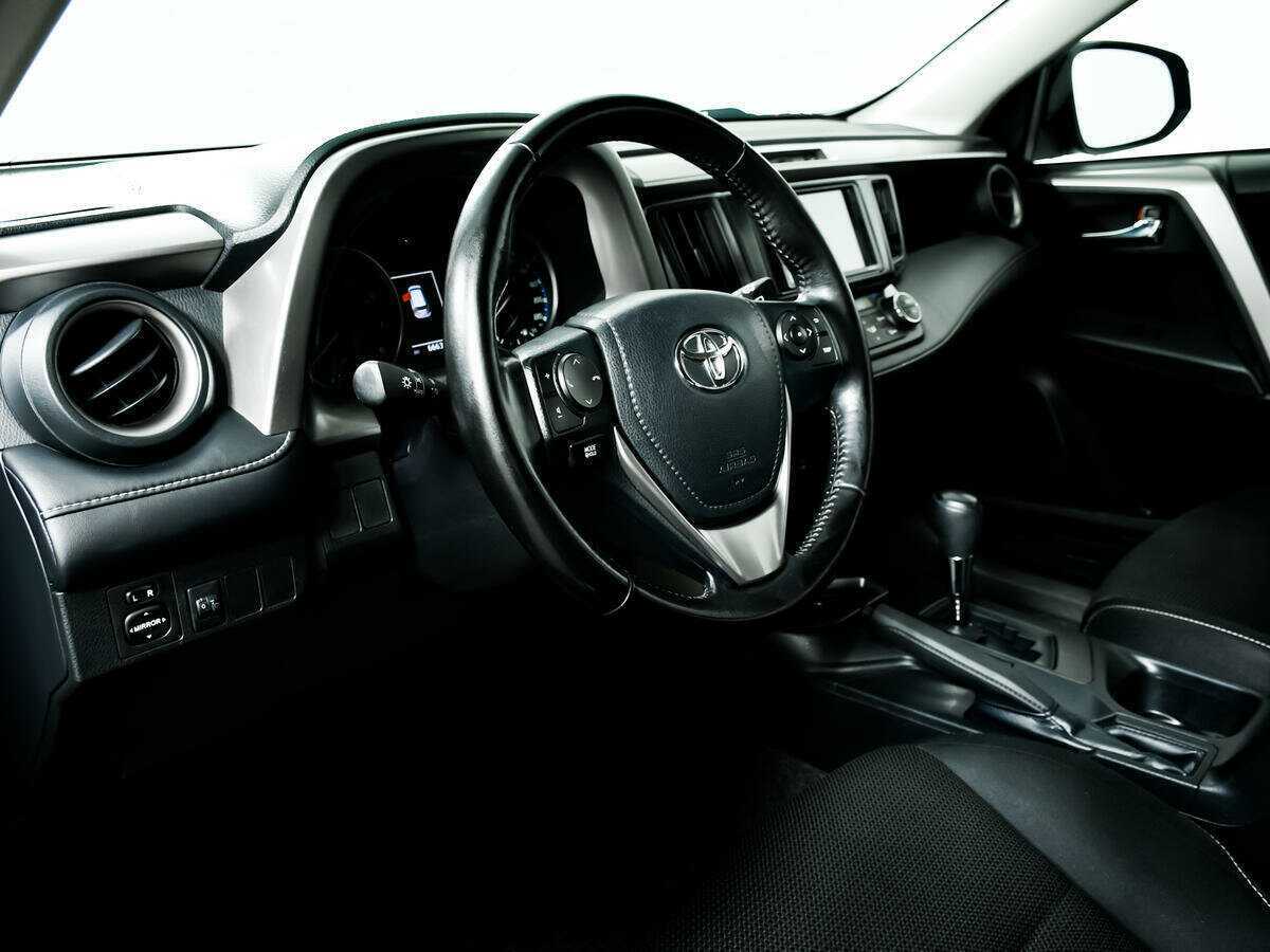 Toyota RAV4 2018 года с пробегом. Фото: #12