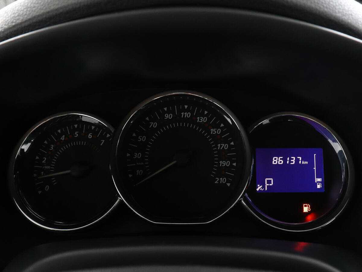 Б/У Рено Сандеро 2016 года. Фото: #10