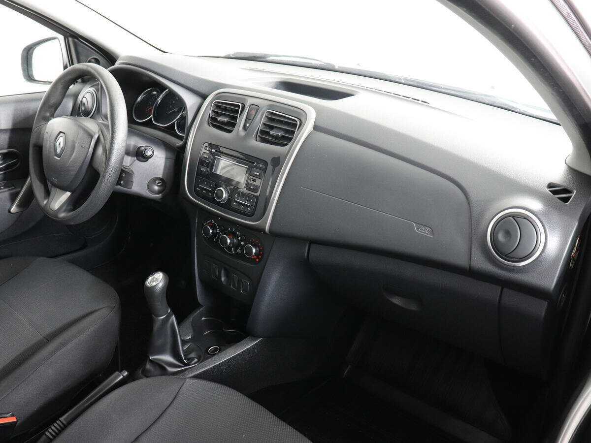 Б/У Рено Логан 2014 года. Фото: #5