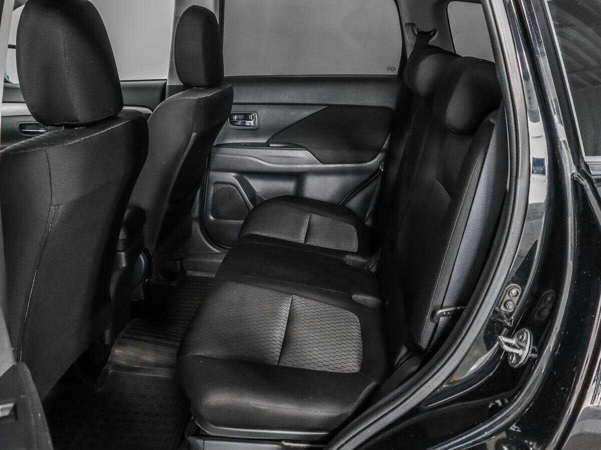 Б/У Митсубиши Оутлэндер 2014 года. Фото: #9