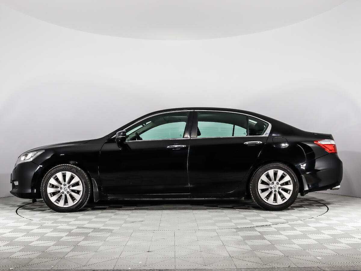 Б/У Хонда Аккорд 2013 года. Фото: #7