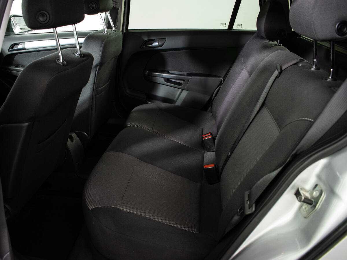 Б/У Опель Астра 2014 года. Фото: #9