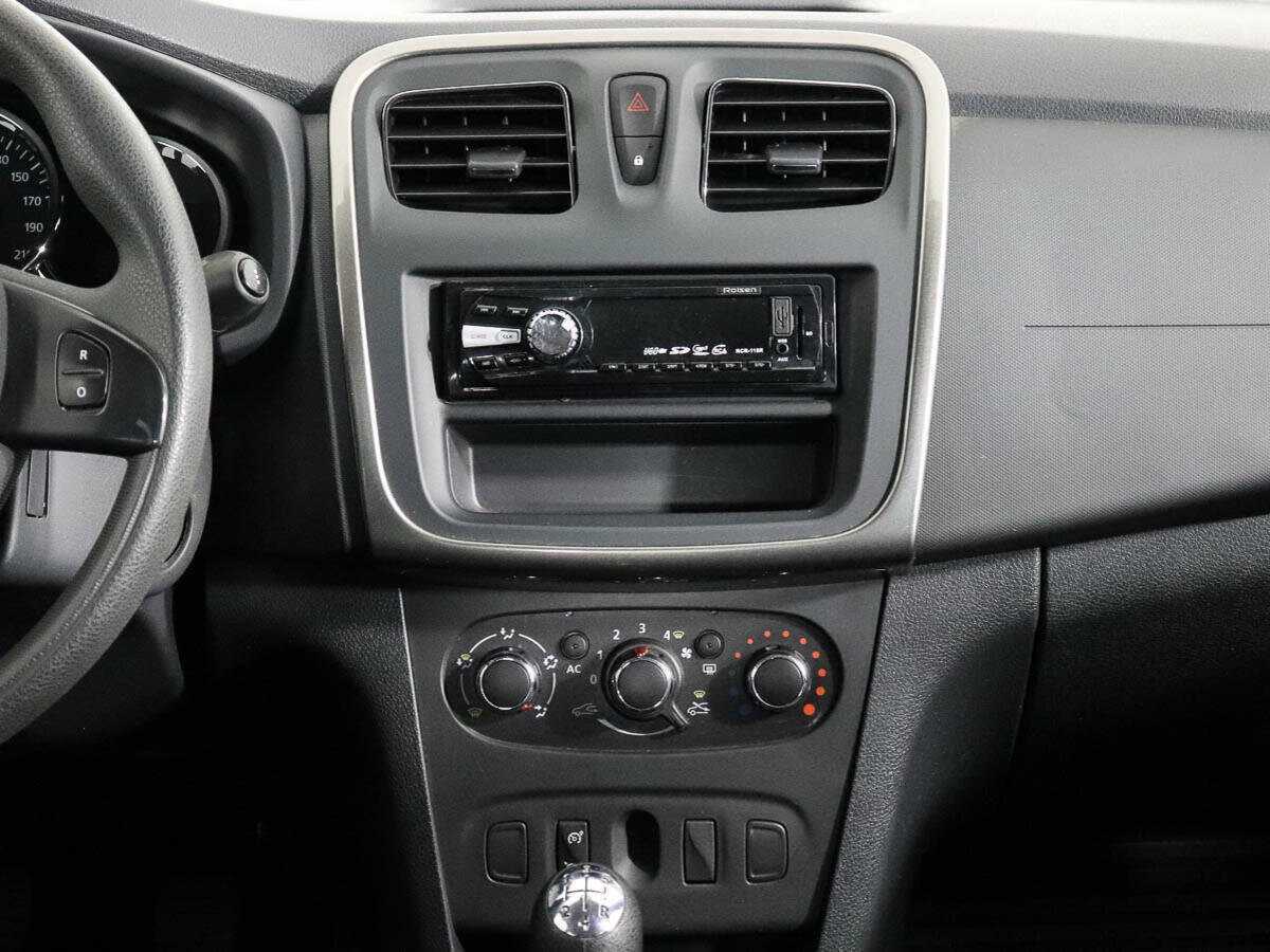 Б/У Рено Сандеро 2015 года. Фото: #13