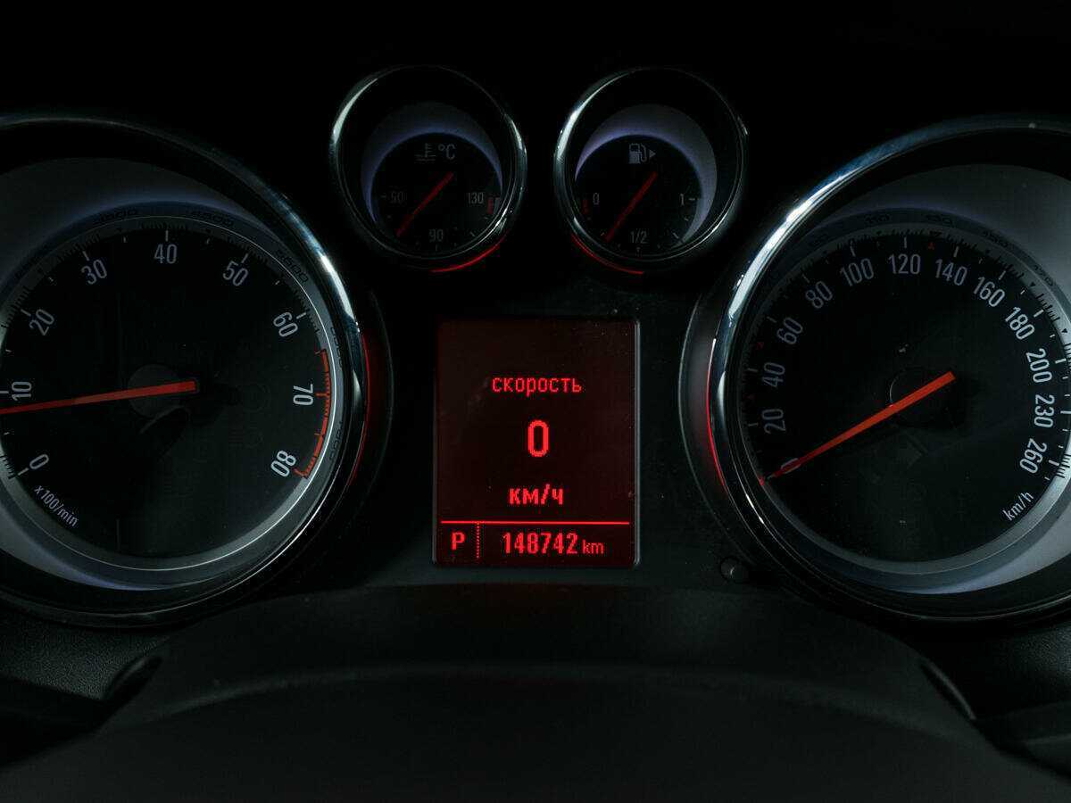 Б/У Опель Астра 2013 года. Фото: #11