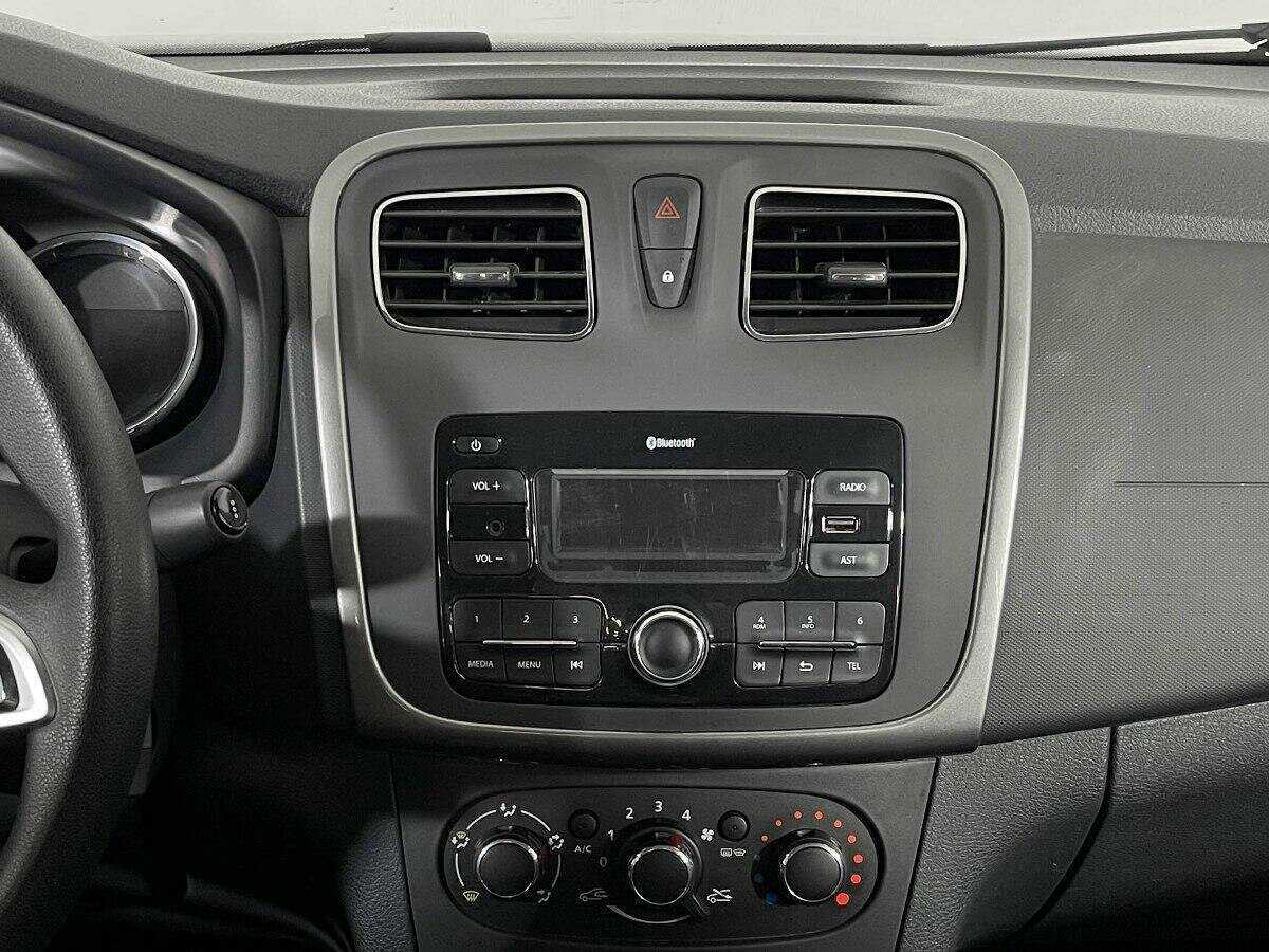 Б/У Рено Логан 2019 года. Фото: #11