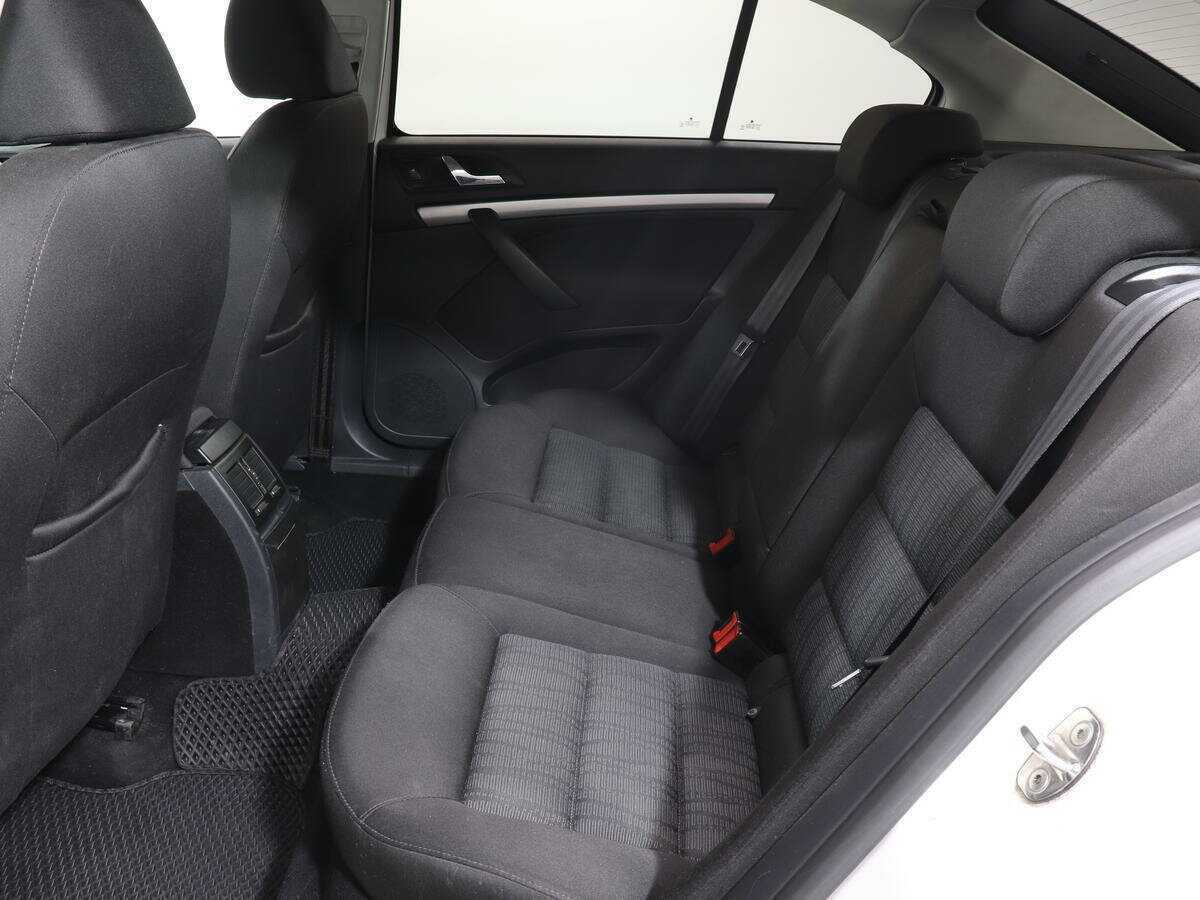 Б/У Шкода Октавия 2013 года. Фото: #9