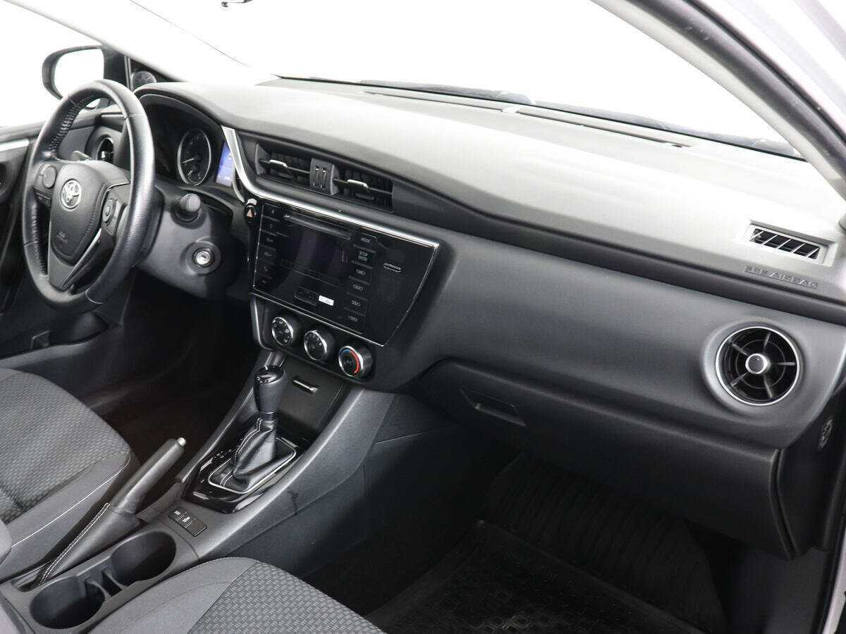 Б/У Тойота Королла 2017 года. Фото: #9