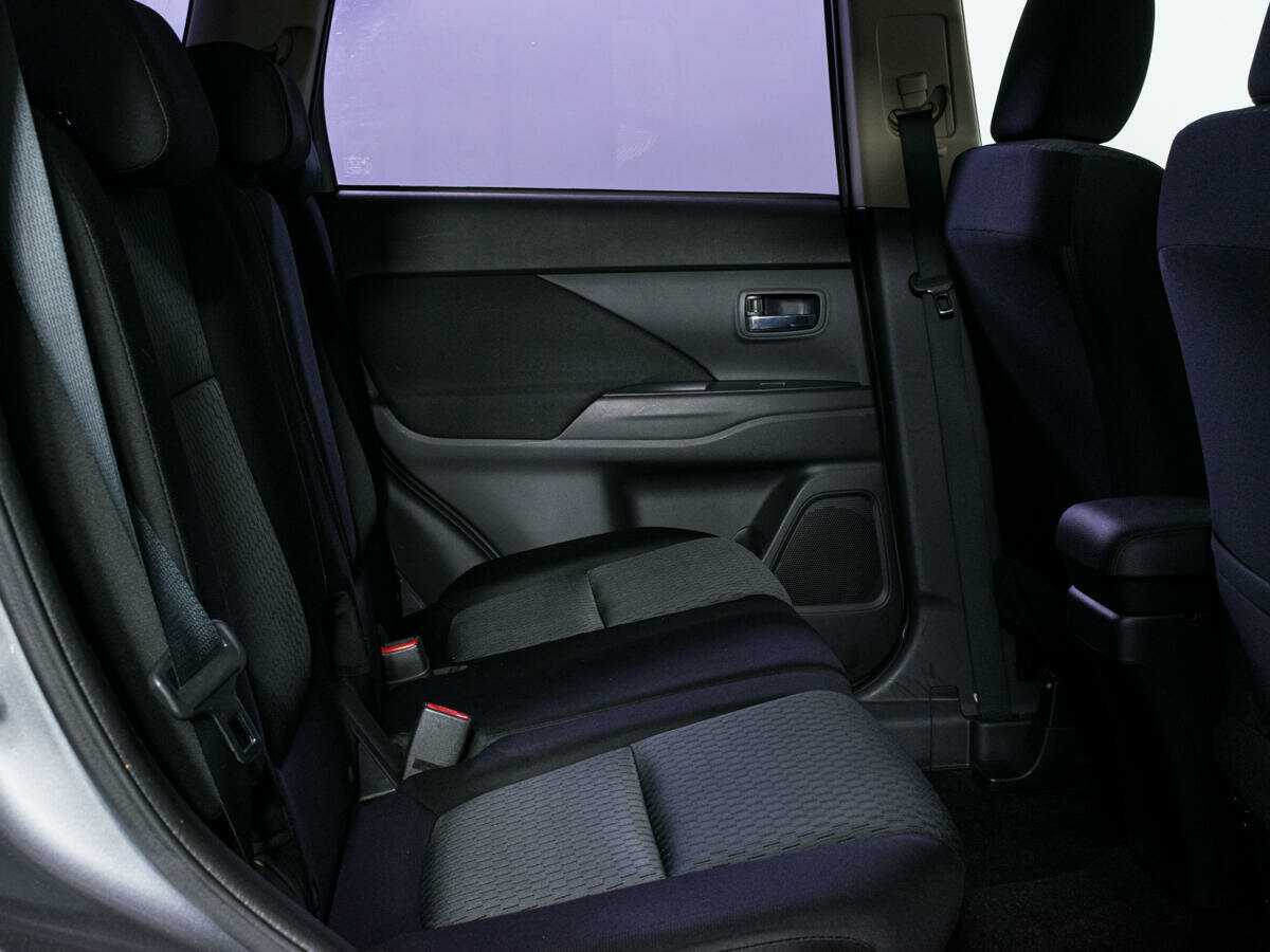 Б/У Митсубиши Оутлэндер 2012 года. Фото: #12