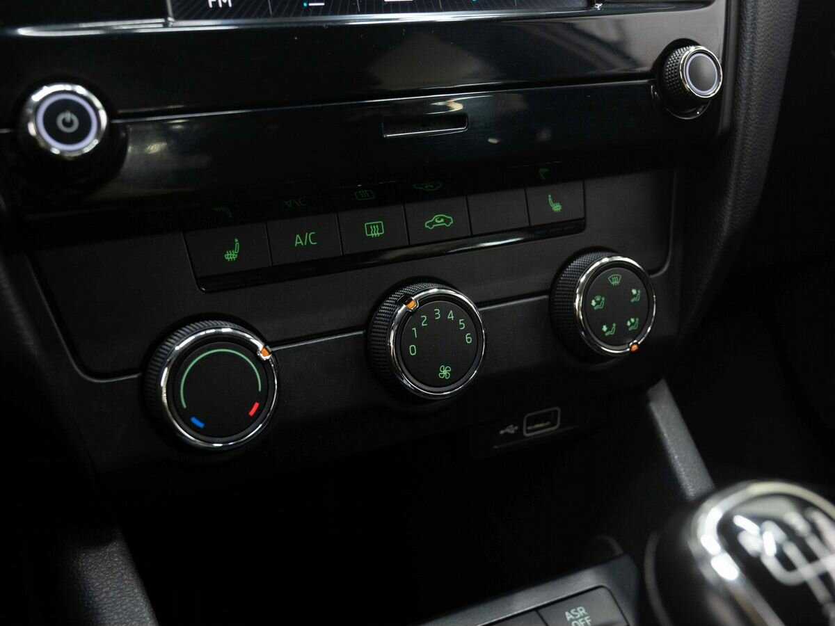 Б/У Шкода Октавия 2019 года. Фото: #18