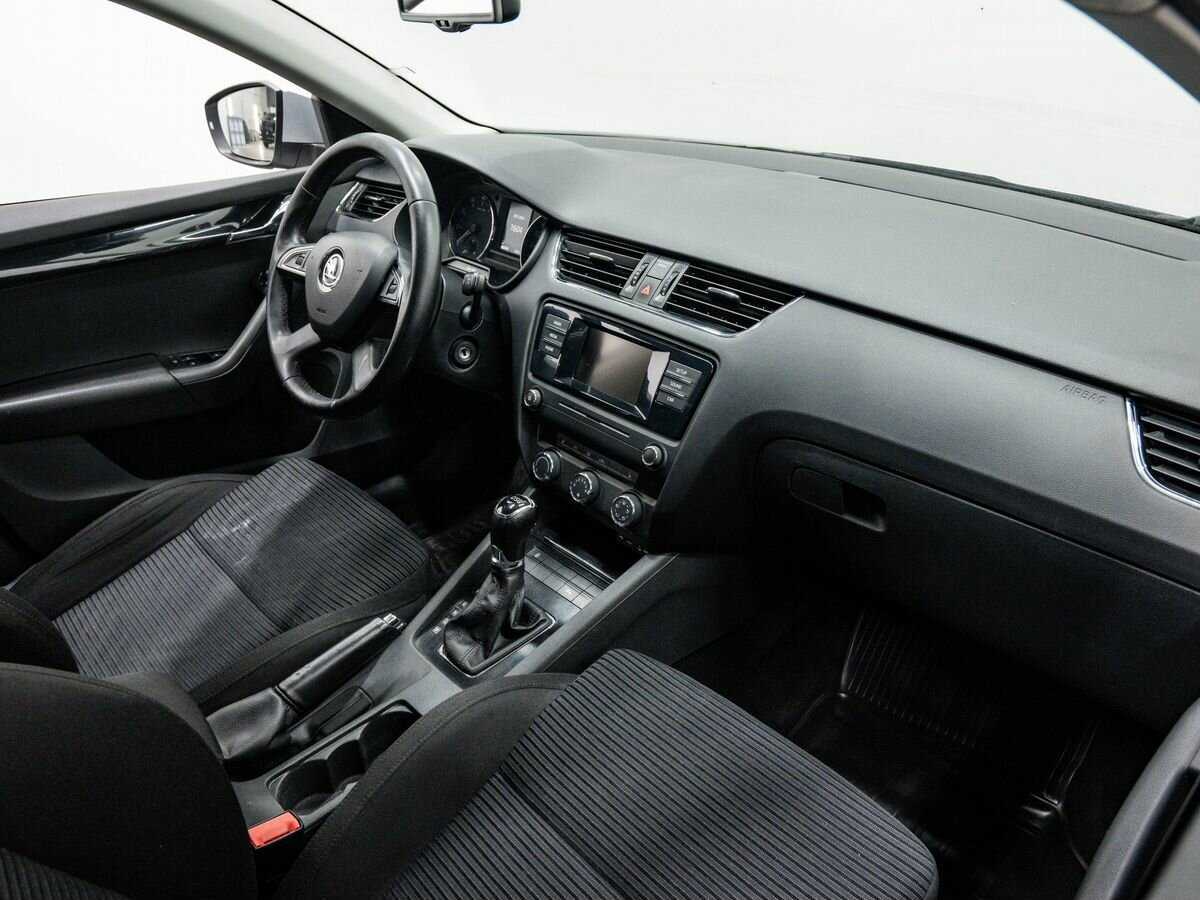 Б/У Шкода Октавия 2015 года. Фото: #3