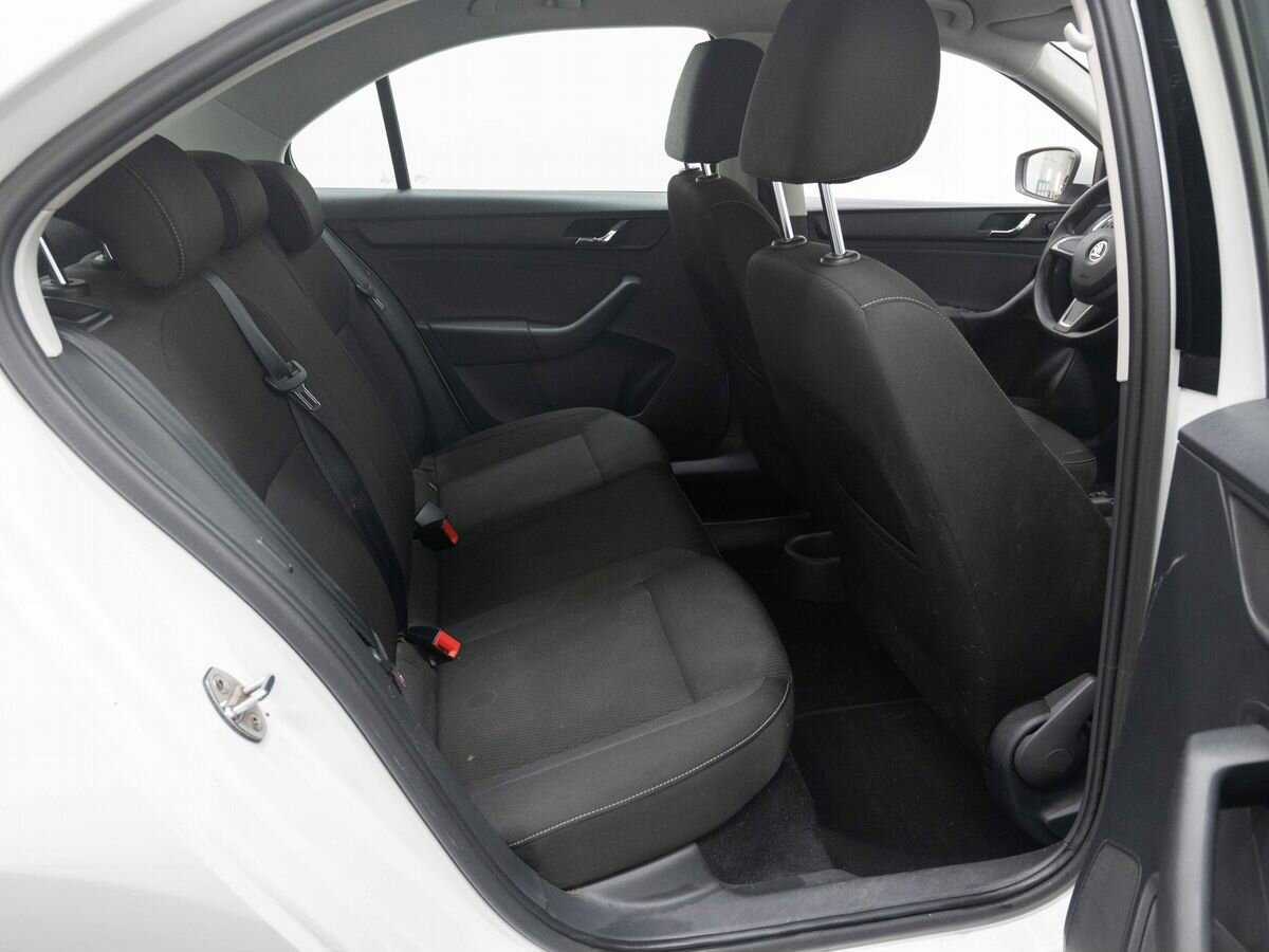 Б/У Шкода Рапид 2015 года. Фото: #9