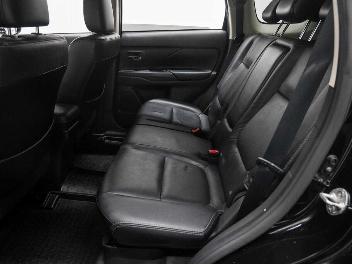 Б/У Митсубиши Оутлэндер 2013 года. Фото: #11