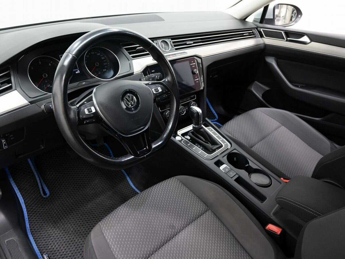 Б/У Фольксваген Пассат 2017 года. Фото: #9