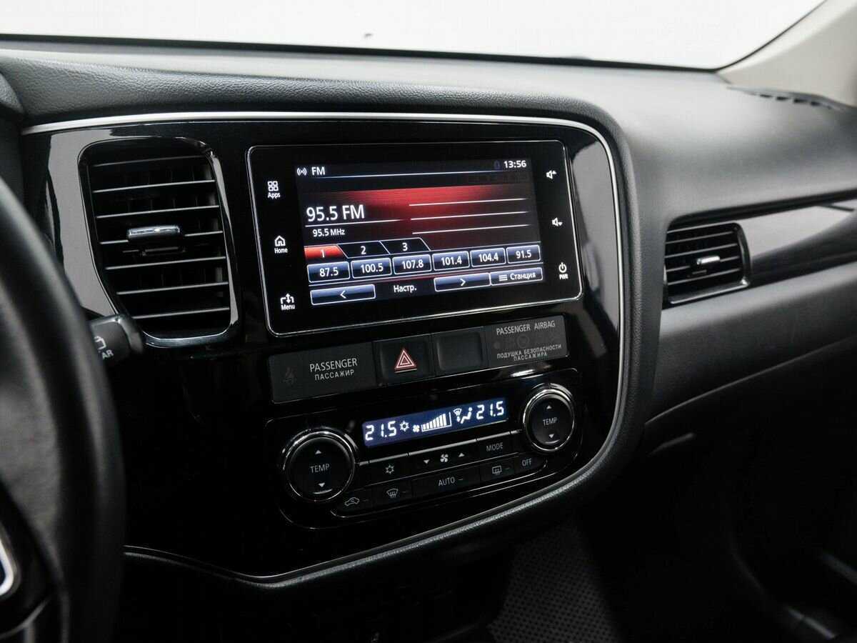 Б/У Митсубиши Оутлэндер 2017 года. Фото: #19