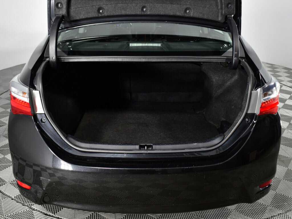 Б/У Тойота Королла 2018 года. Фото: #14