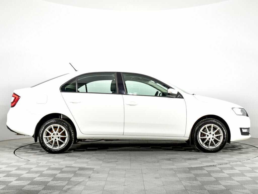 Б/У Шкода Рапид 2018 года. Фото: #3