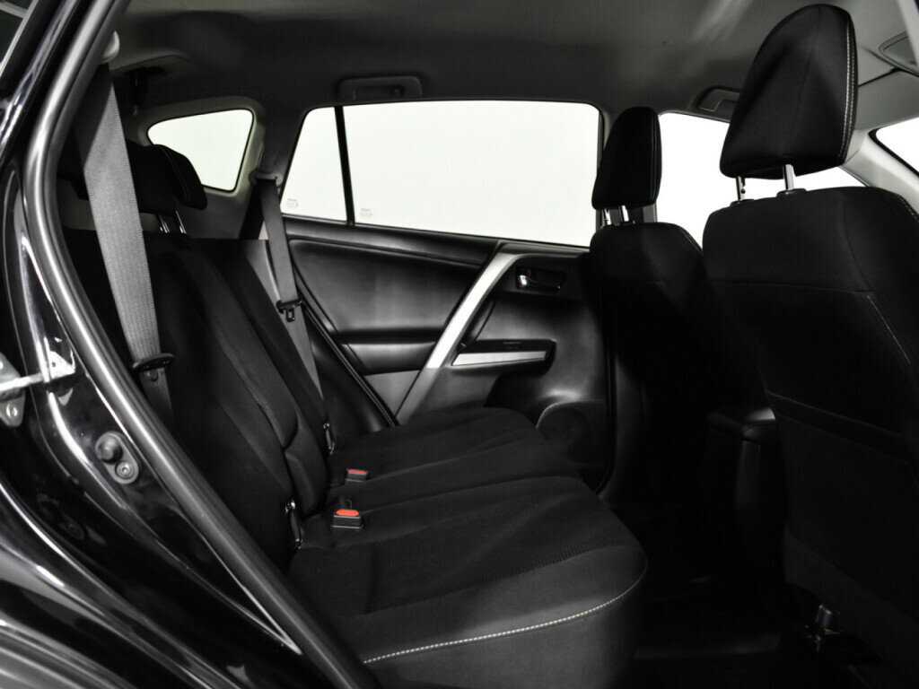 Toyota RAV4 2018 года с пробегом. Фото: #9