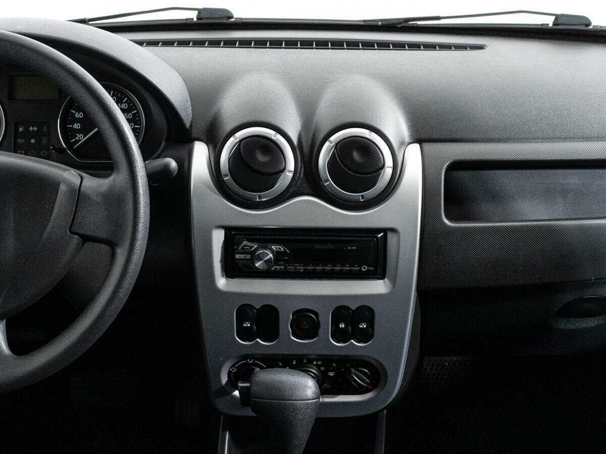 Б/У Рено Логан 2014 года. Фото: #13