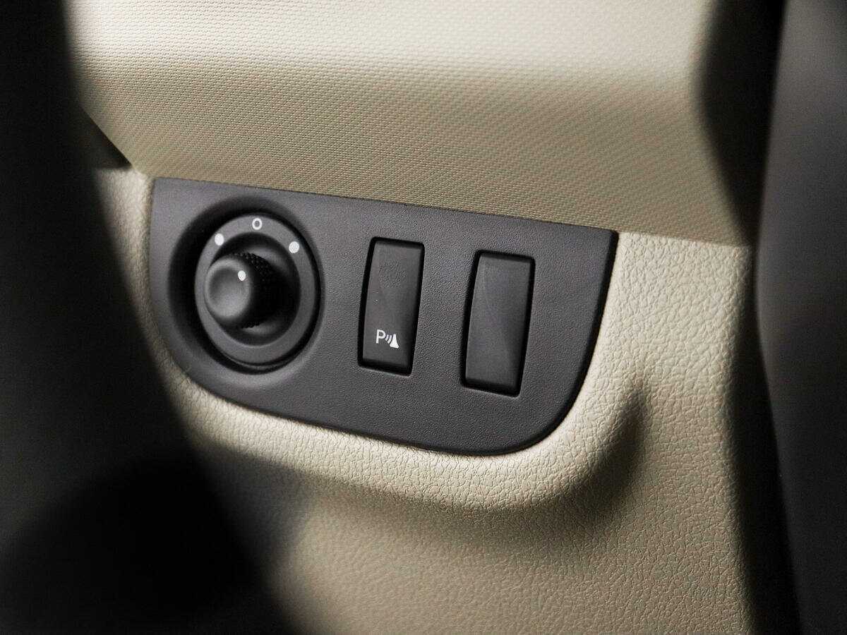 Б/У Рено Логан 2016 года. Фото: #13