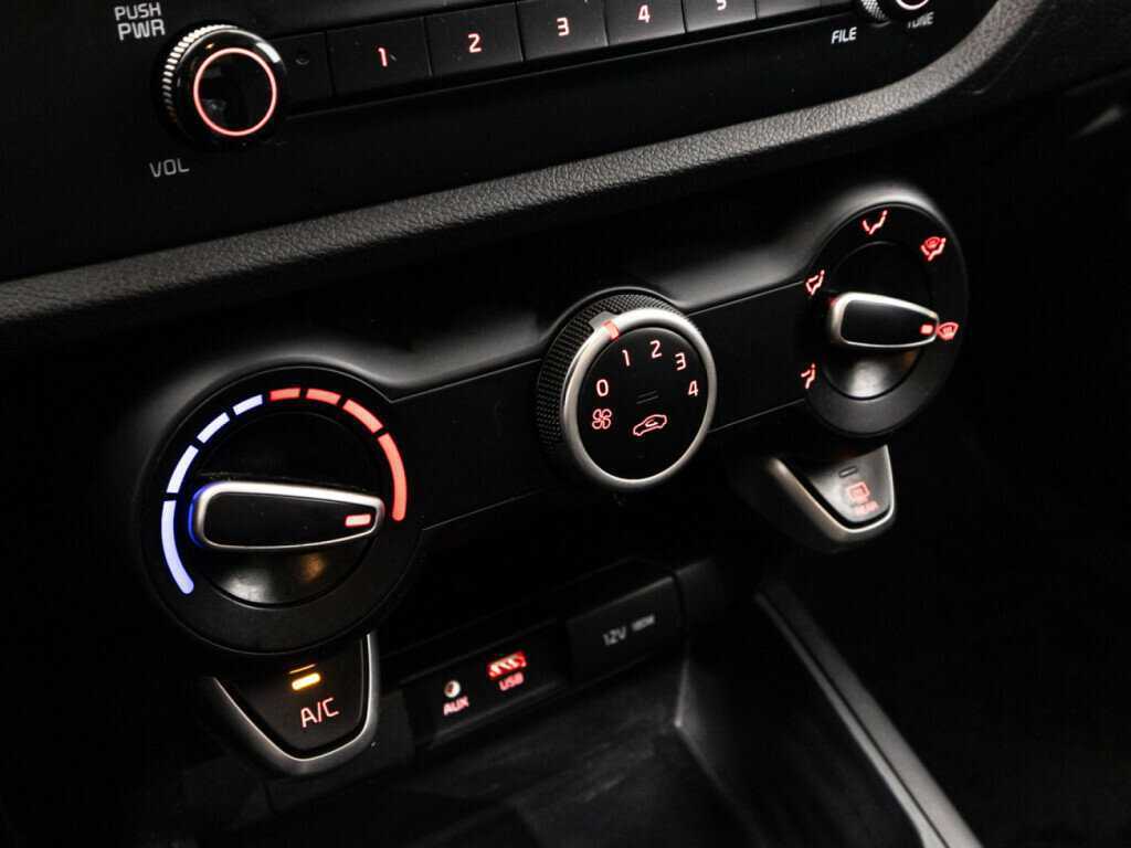 Б/У Киа Рио 2018 года. Фото: #14